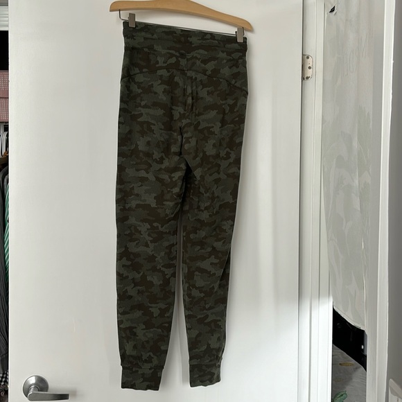 🇨🇦Lululemon Size 6 High Rise Jogger - Picture 5 of 7